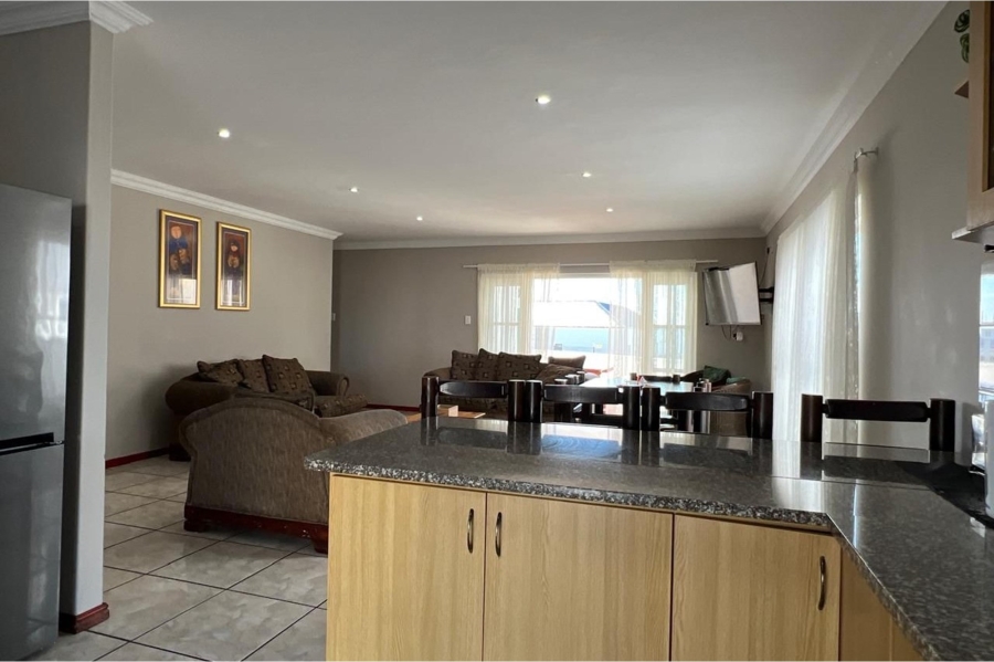 To Let 5 Bedroom Property for Rent in Apollo Ridge Western Cape